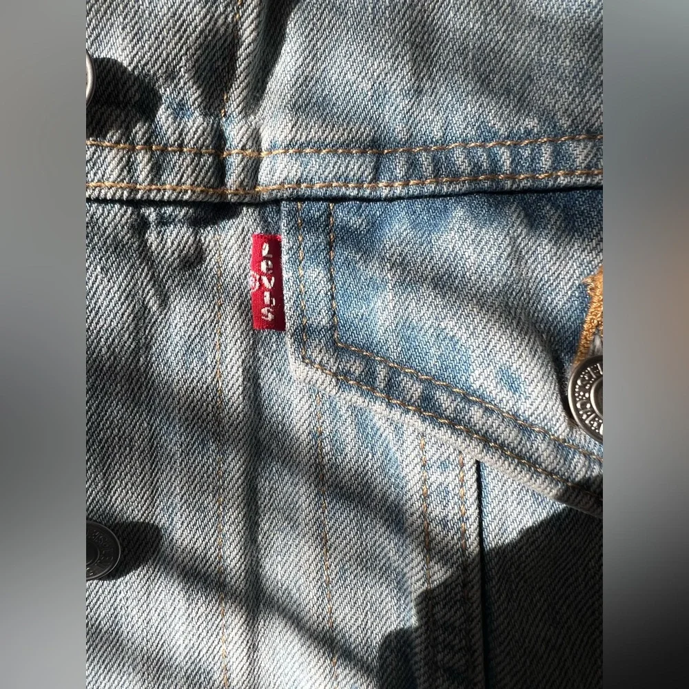 Levi's Denim Jacket with Floral Embroidery - Picture 9 of 15